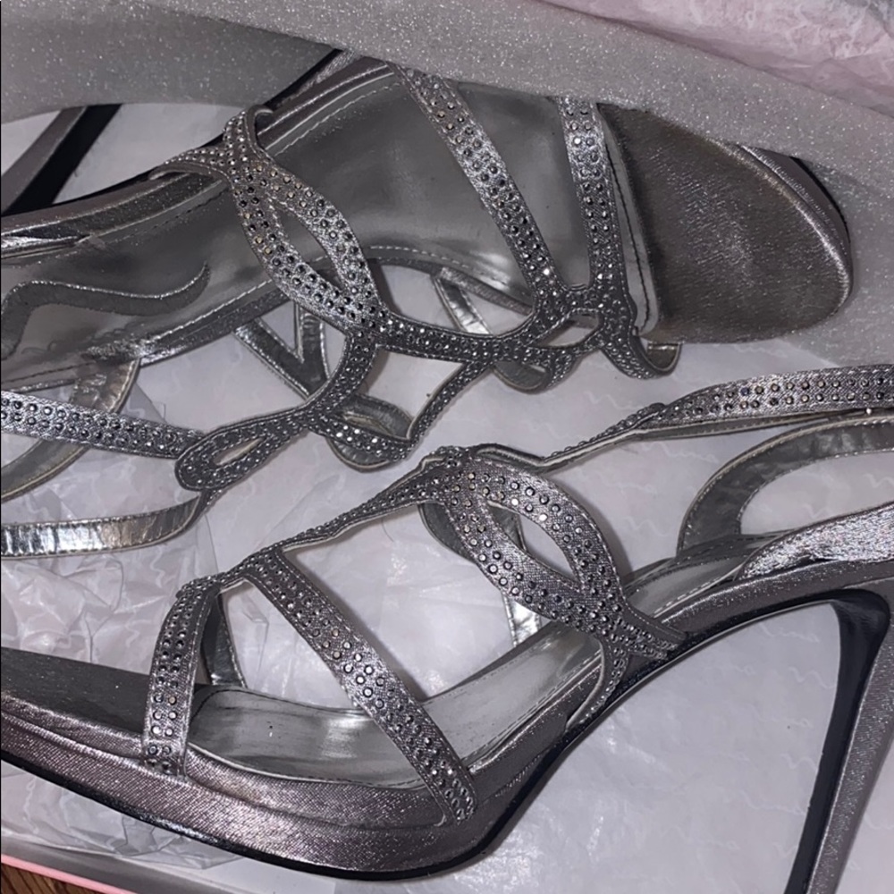 Nina Shoes Roxanne Royal Silver Heels - Size 8.5